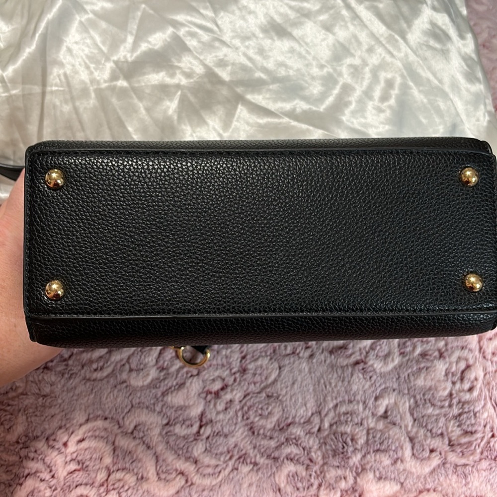 Ellen Tracy Crossbody - Picture 2 of 13